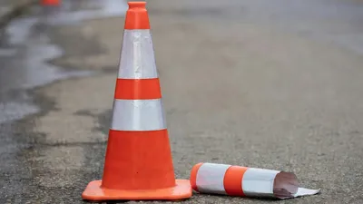 Traffic cone with reflective collar